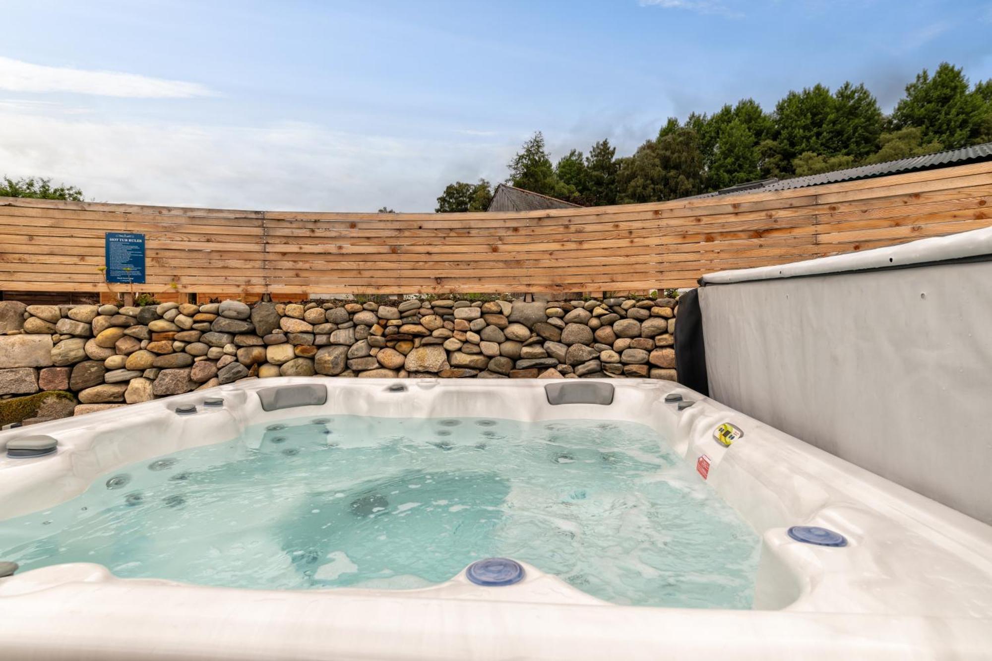 Alba - Charming Boutique Forest View Cabin With Hot Tub In Ballater Esterno foto