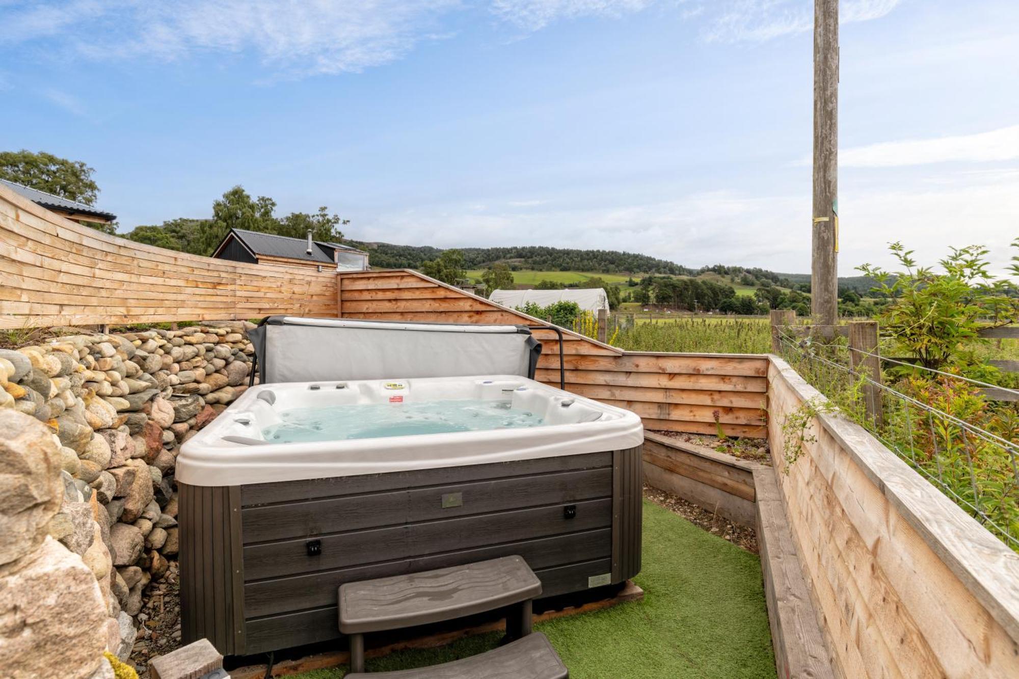 Alba - Charming Boutique Forest View Cabin With Hot Tub In Ballater Esterno foto